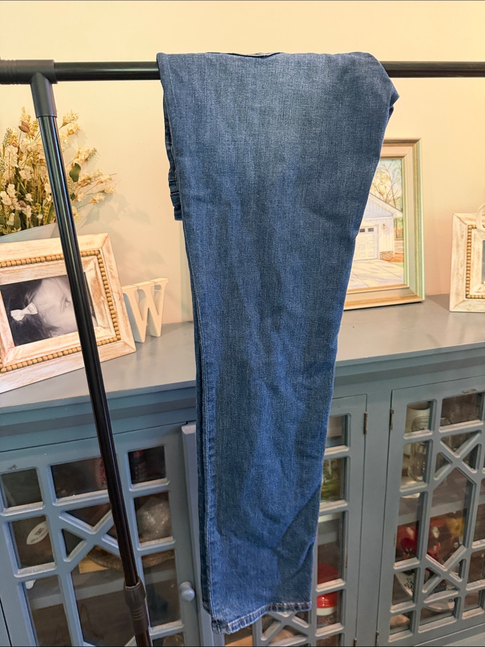Kut from the Kloth Women's Straight Leg Jeans in Medium Blue